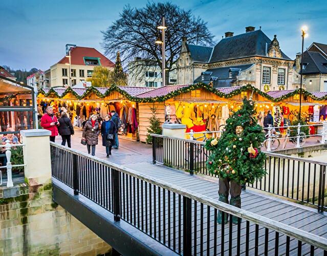 In Valkenburg strijk je neer, voor een kerst in magische sfeer